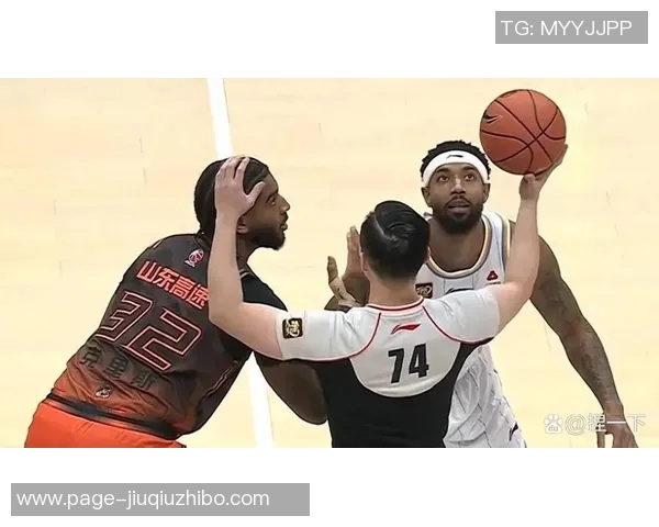 CBA山西队与北京队激战正酣谁能在这场对决中笑到最后